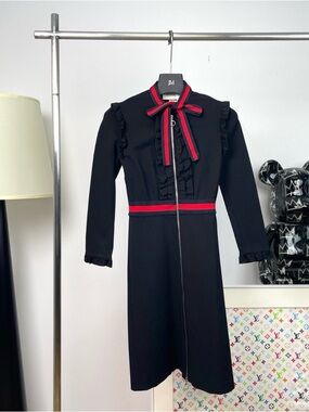 🚩steal Gucci Black Coat with Red Trim and Bow Collar